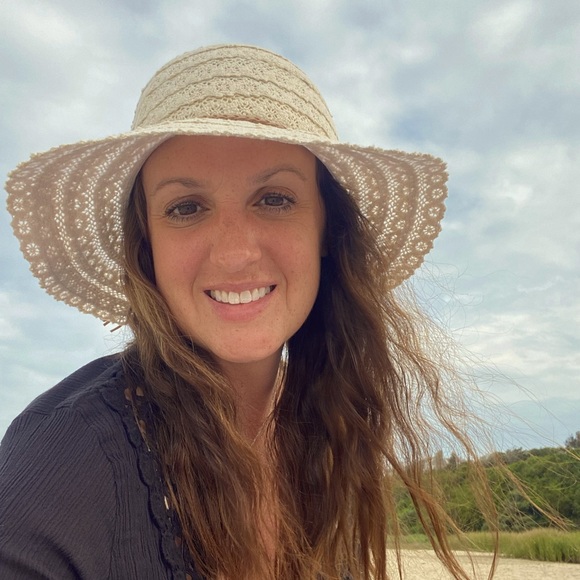 Meet your Posher, Sarah - Picture 1 of 1